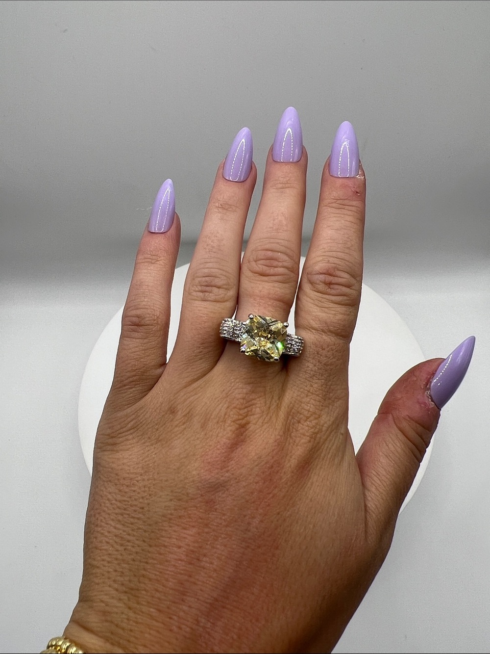 1073. Silver Women’s Ring with Yellow Stone Size 6